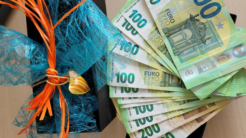 Die Spende für den ASB-Wünschewagen